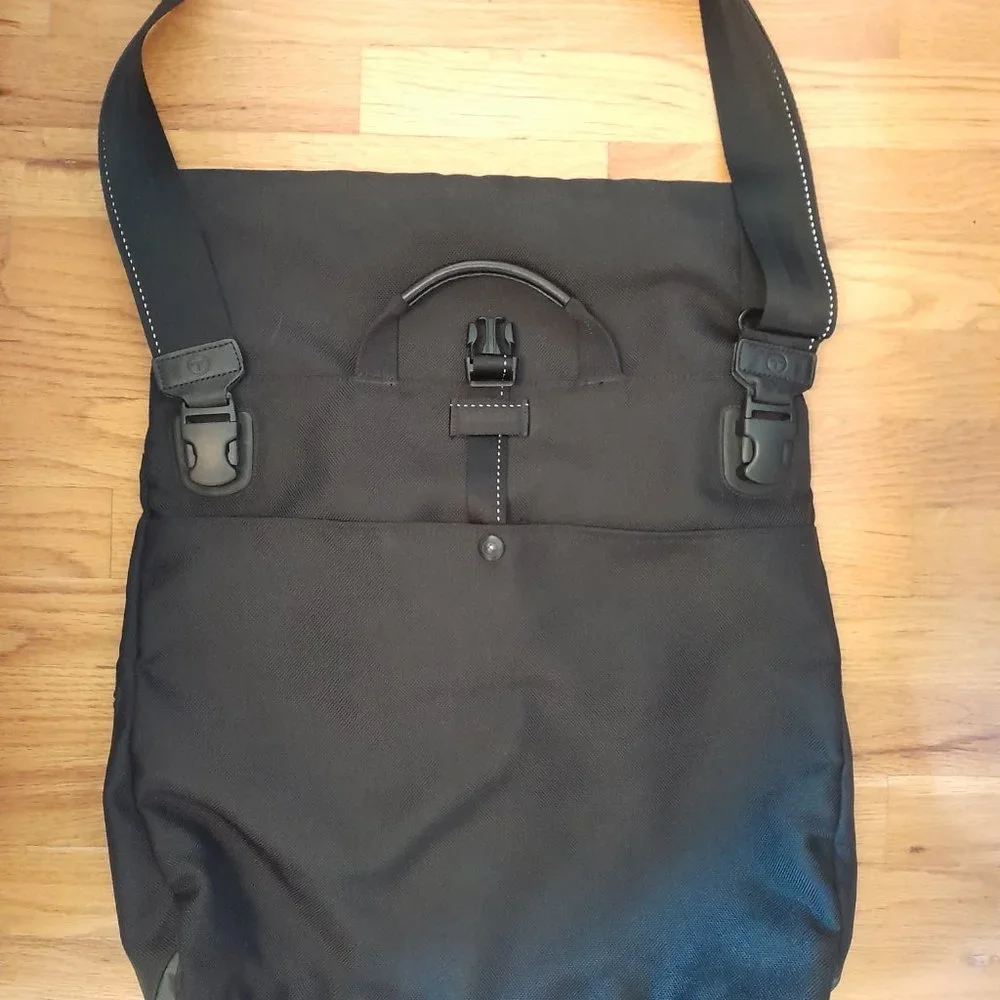 Tumi Tech messenger-style laptop bag